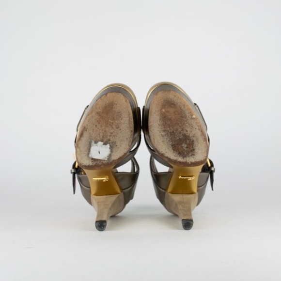 Gucci Metallic Silver Leather Platform Sandals - Picture 5 of 9